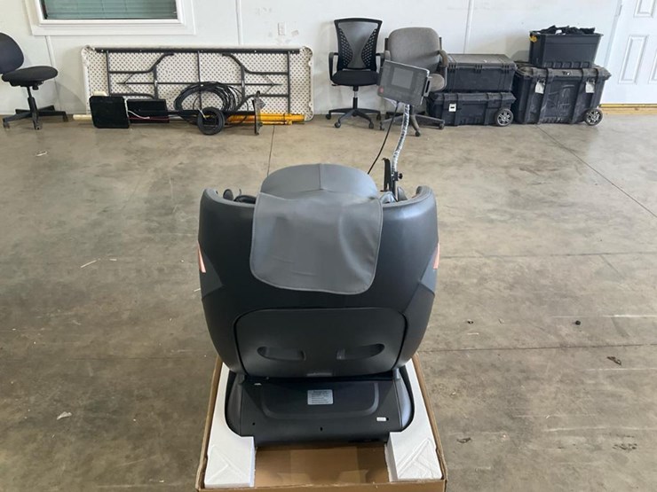 #965-•-unused-irmc-massage-chair*---middlebury,-in-image-2