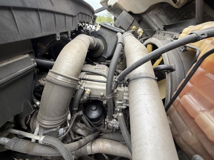 2012-international-7600-image-23