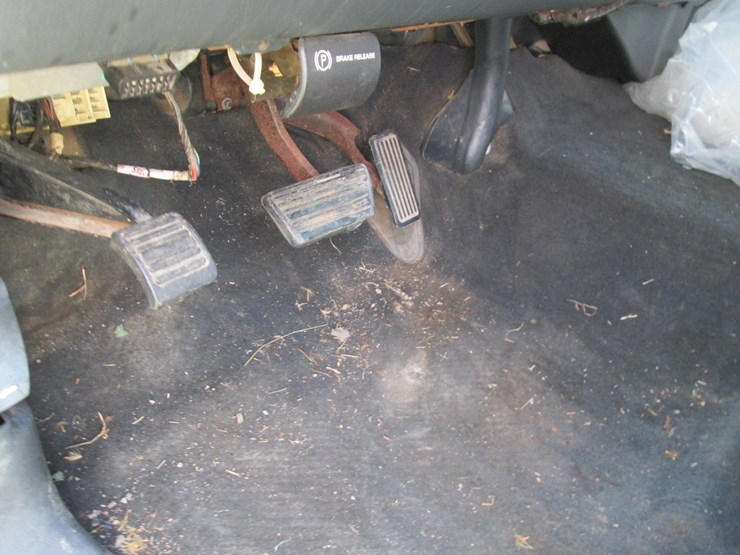 2001-chevrolet-3500-image-30