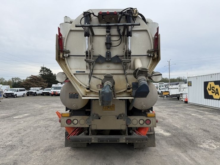 2012-international-7600-image-5