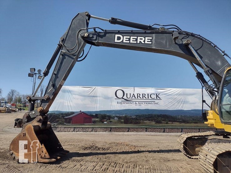 2014-deere-245g-lc-image-24