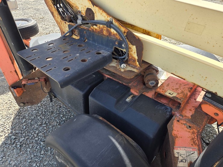 2010-jlg-t500j-image-32