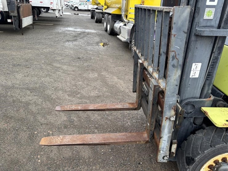 clark-cdp40-forklift-image-9