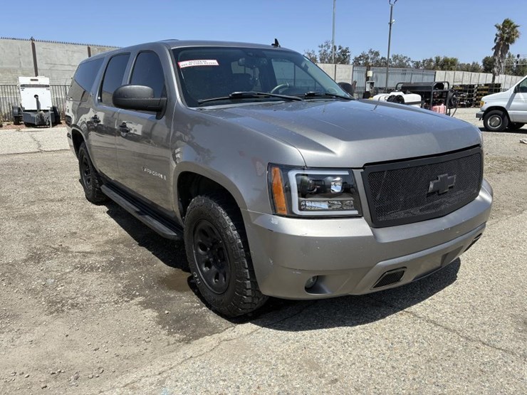 2007-chevrolet-suburban-image-2
