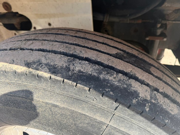 #1262-•-2004-international-9400i-6x4-sleeper-cab-truck-tractor-image-89