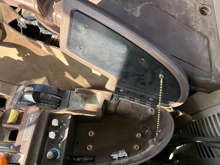 2005-john-deere-7220-image-36