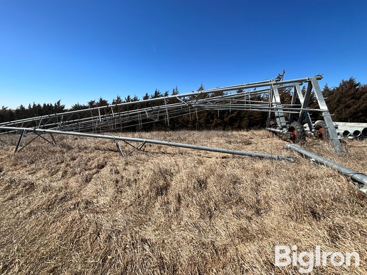 reinke-center-pivot-w/pipe-drops-sprinkler-image-4