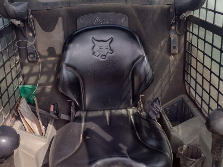 2012-bobcat-s650-image-9