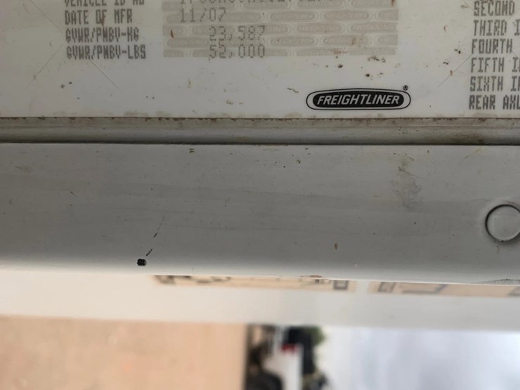 2008-freightliner-columbia-120-image-15