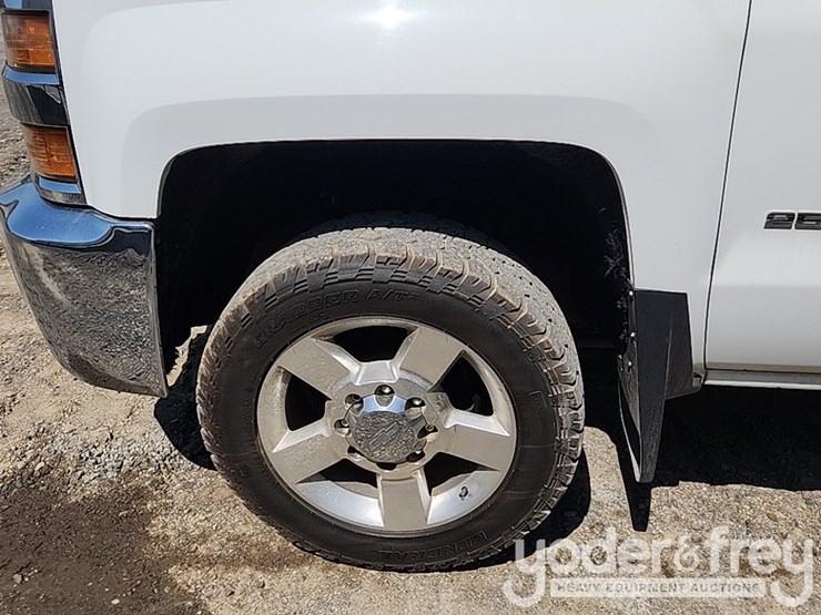 2017-chevrolet-silverado-2500hd-image-12