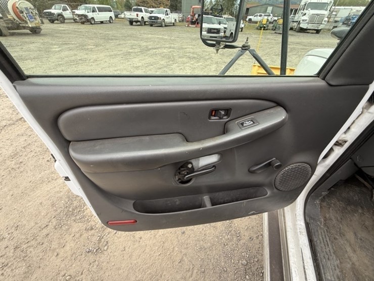 2005-chevrolet-silverado-3500-image-32