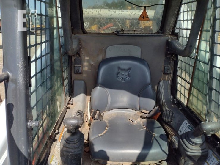 2009-bobcat-t320-image-11