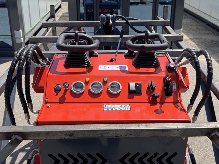 2026-zjg-zj-380-skid-steer-loader-image-10