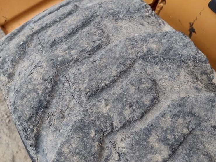 2001-case-60-xt-image-12