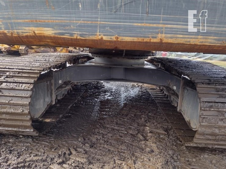 2020-volvo-ec220e-lr-image-43