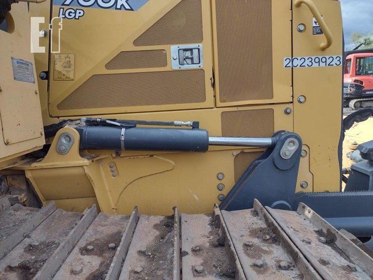 2013-deere-700k-lgp-image-42