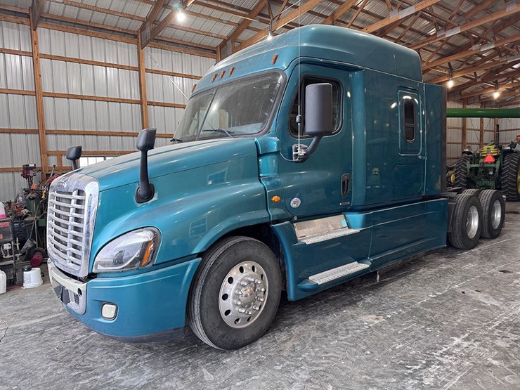 2018-freightliner-cascadia-125-evolution-image-1
