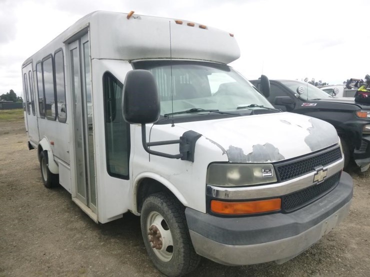 2009-chevrolet-3500-image-3