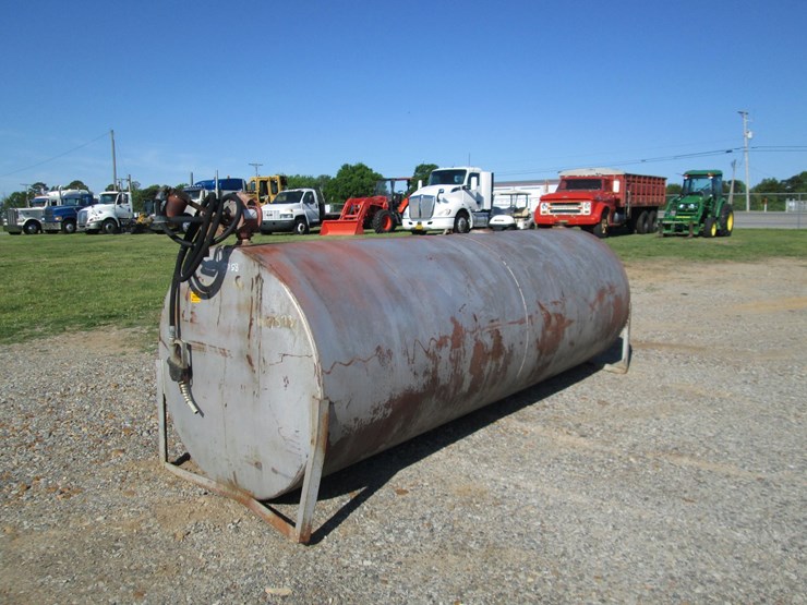 #46208-•-1000gal-fuel-tank-w/hand-pump-image-1