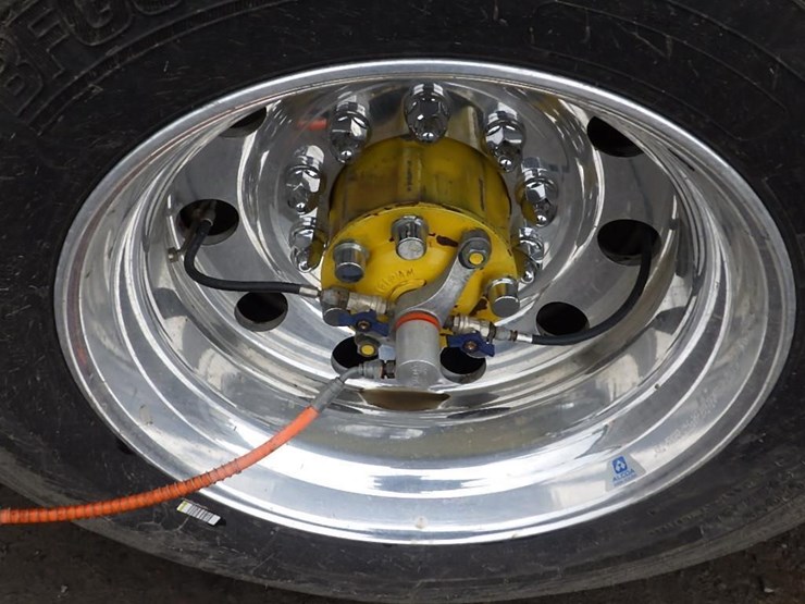 2016-kenworth-w900-image-36