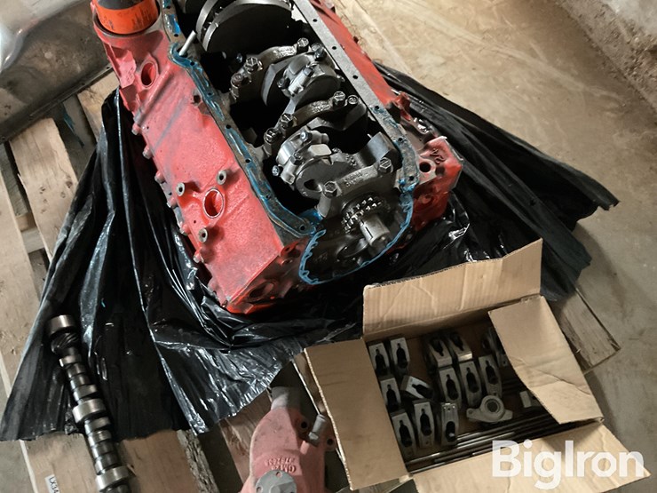 gm-small-block-v-8-gas-engine-image-9