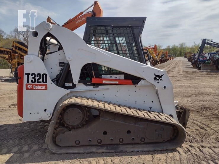 2009-bobcat-t320-image-3