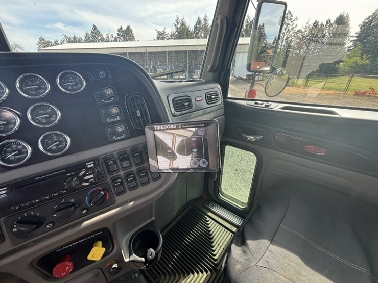 2018-peterbilt-367-image-33