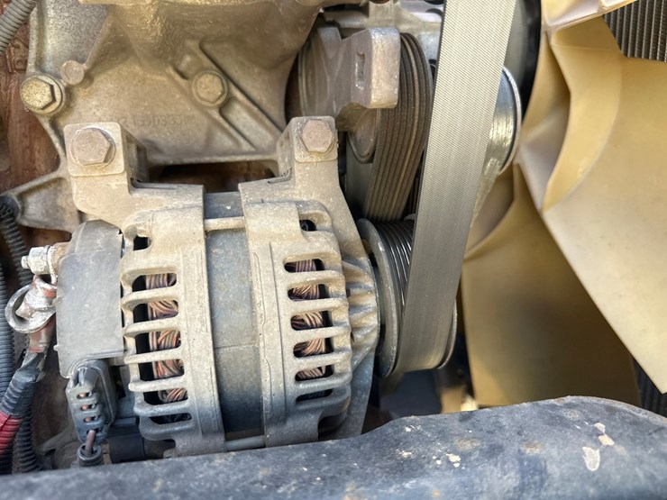 2014-massey-ferguson-8-image-53