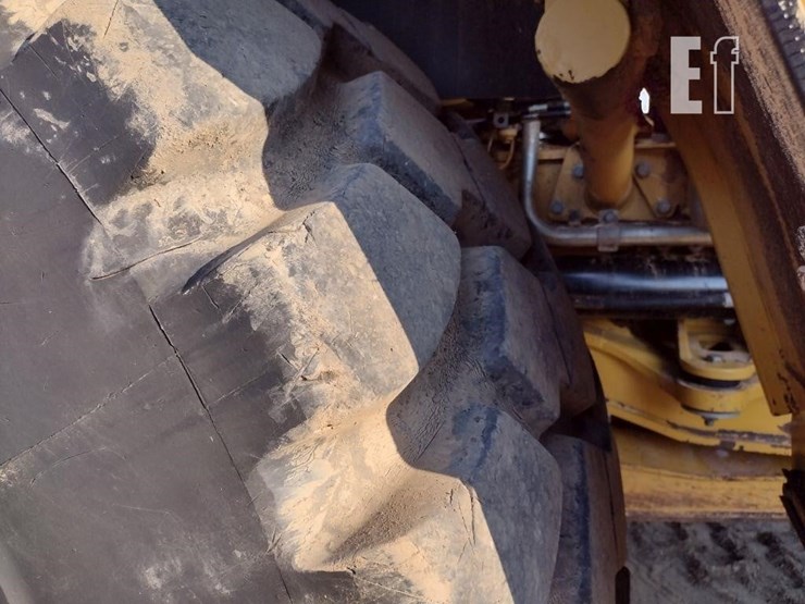 2019-caterpillar-745-image-18