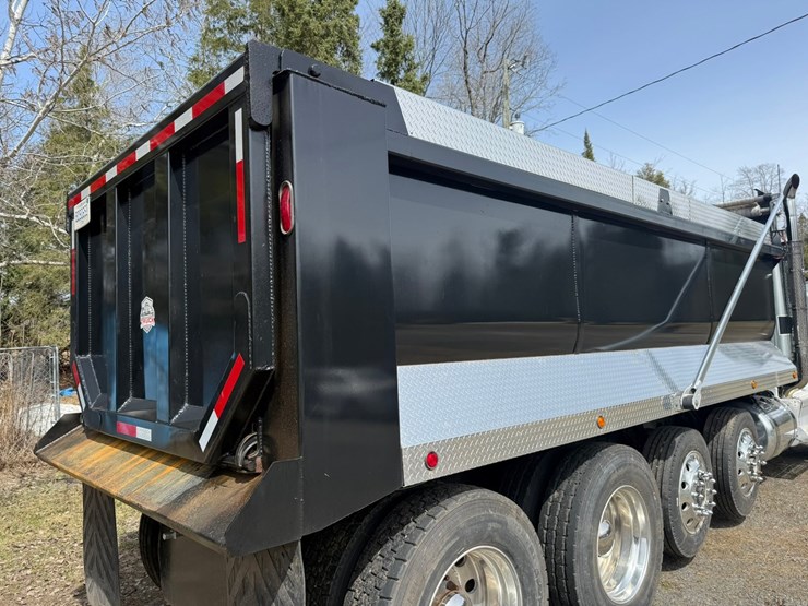 2015-peterbilt-579-image-46