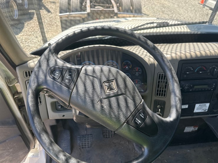 2009-international-durastar-4300-image-43