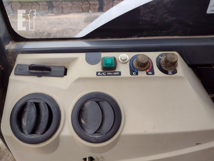 2017-case-cx36b-image-11