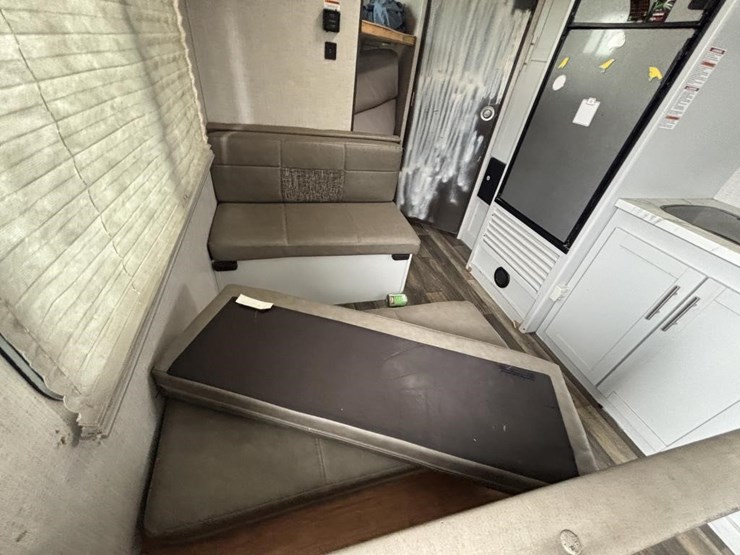 2020-bullet-bl2200bh20-travel-trailer-image-29