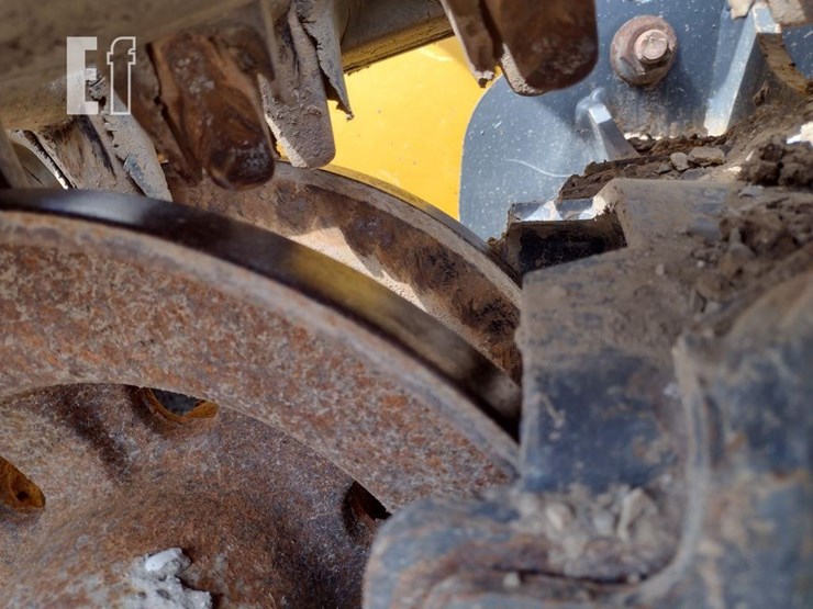 2023-deere-325g-image-15