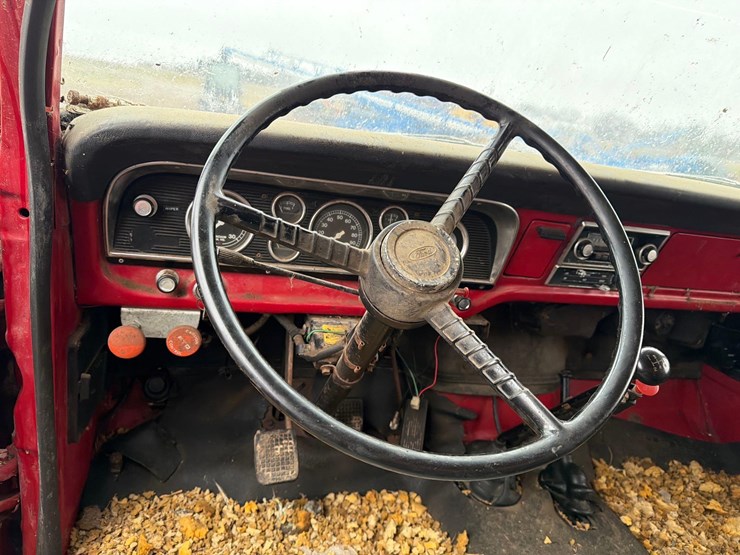 ford-f700-image-26