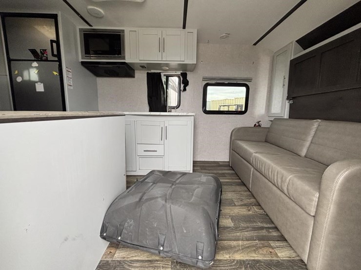 2020-bullet-bl2200bh20-travel-trailer-image-26
