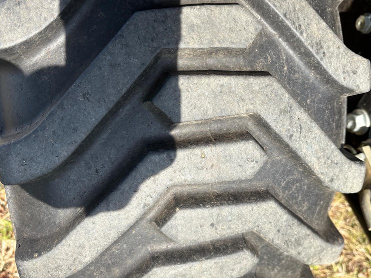 2013-john-deere-1025r-image-18