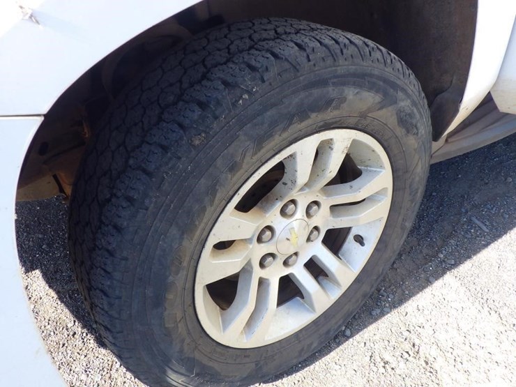 2015-chevrolet-tahoe-image-13