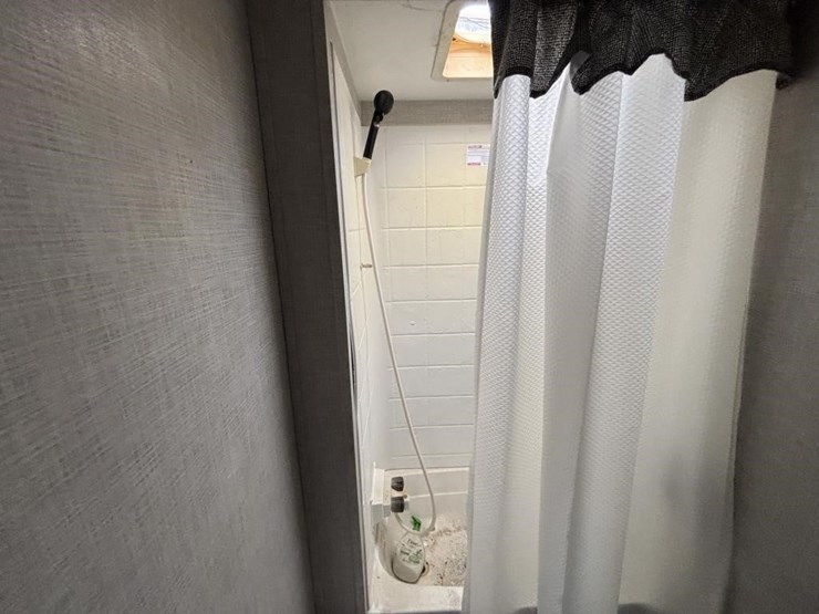 2020-bullet-bl2200bh20-travel-trailer-image-36