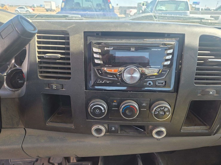 2011-gmc-sierra-2500-image-14