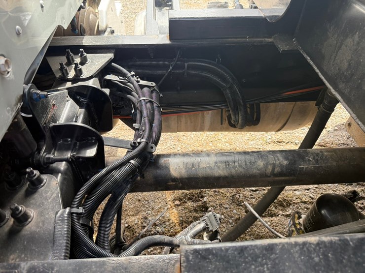 2015-peterbilt-579-image-42