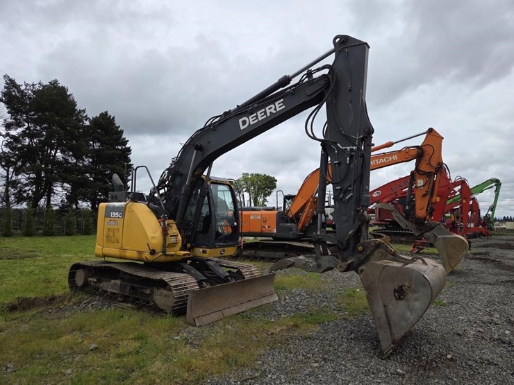 deere-135g-image-2