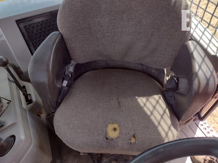 2011-caterpillar-525c-image-10