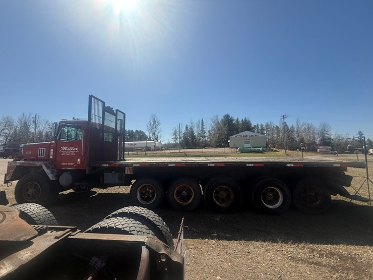 #1119-•-1990-international-navistar-paystar-5000-26'-flat-bed-truck-image-2