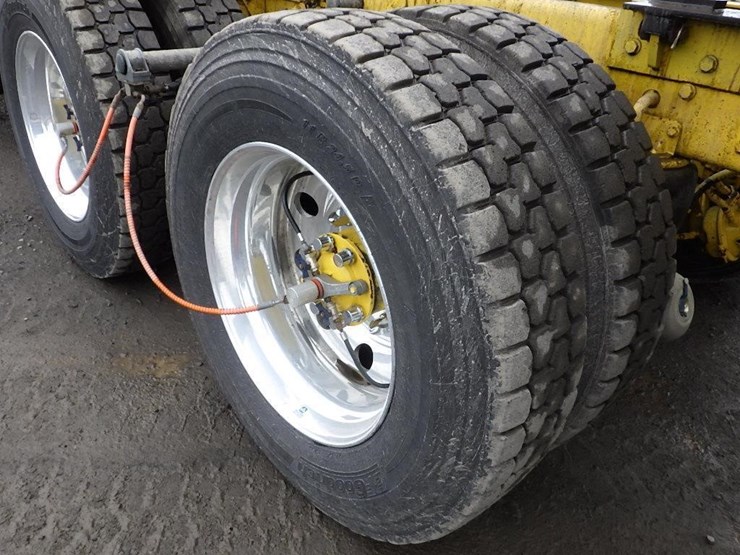 2016-kenworth-w900-image-68