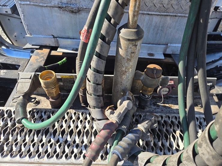 2013-peterbilt-386-image-21