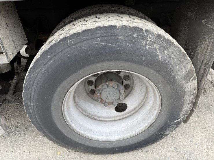 2013-international-7400-image-13