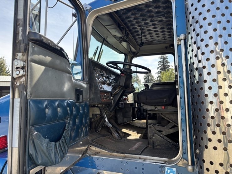 2000-kenworth-t800b-image-30