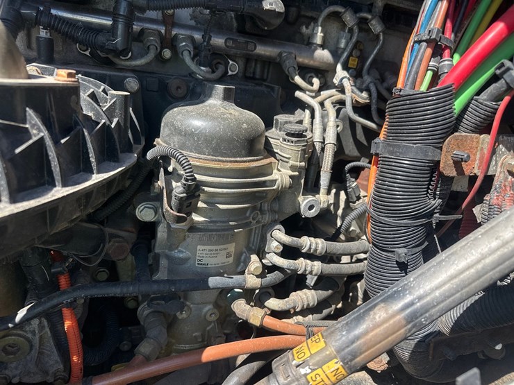 2014-massey-ferguson-8-image-46