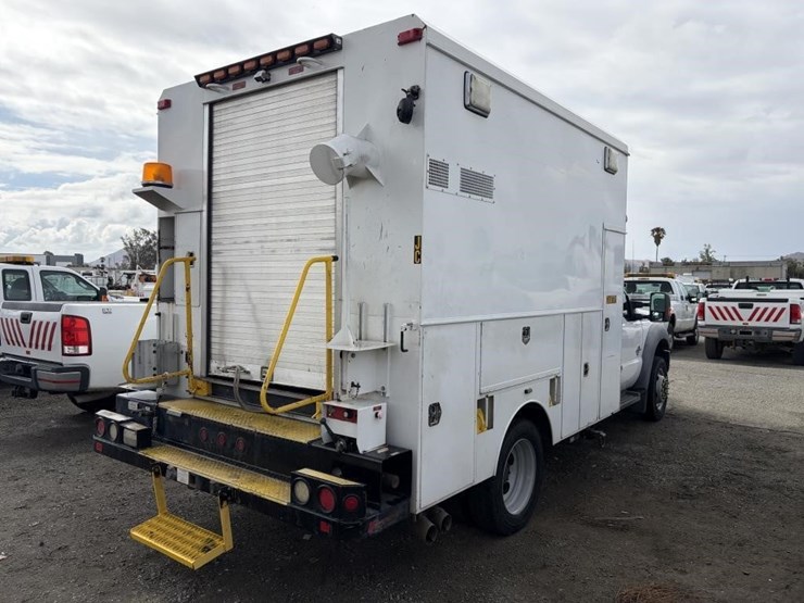 2012-ford-f550-image-3